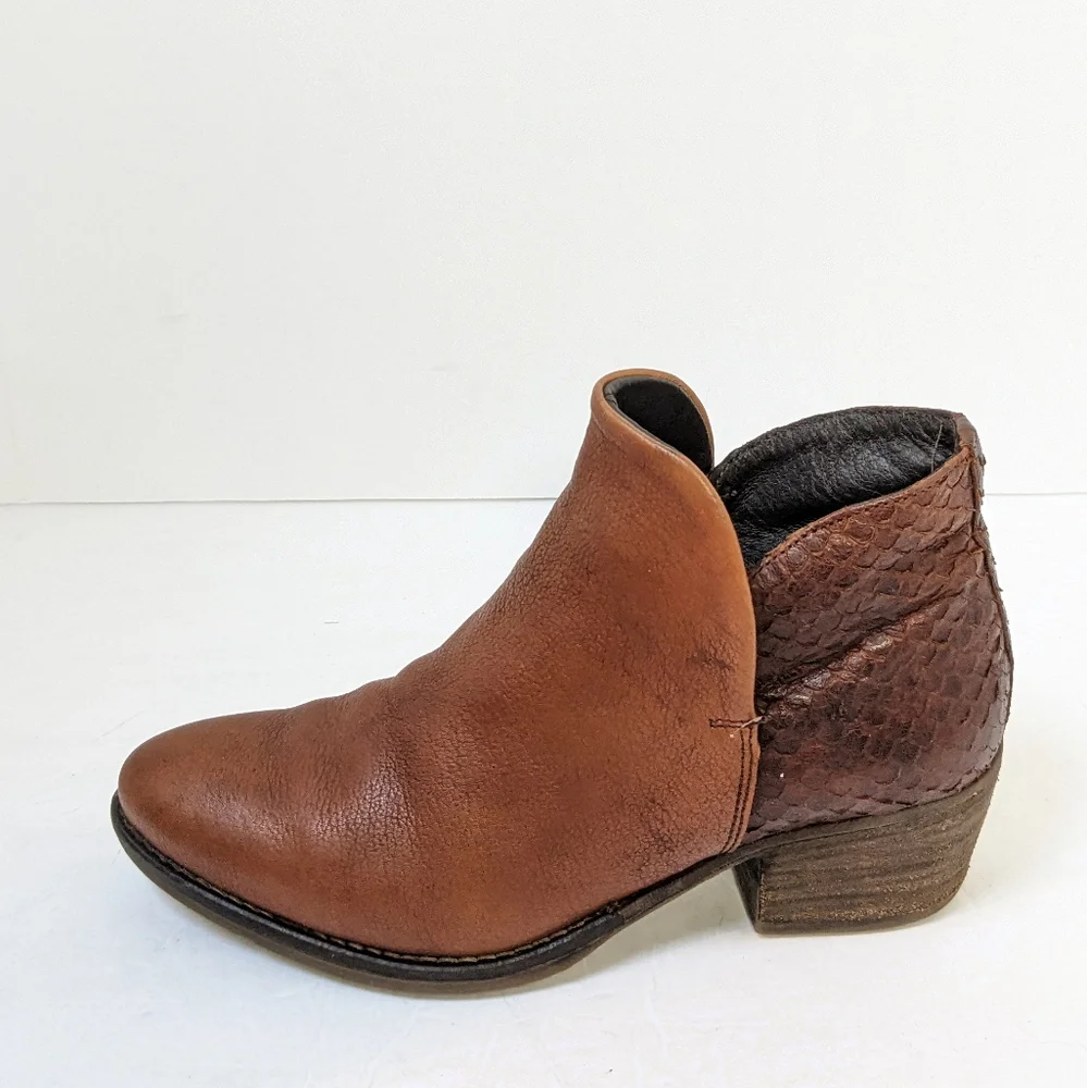 Khrio leather ankle boots